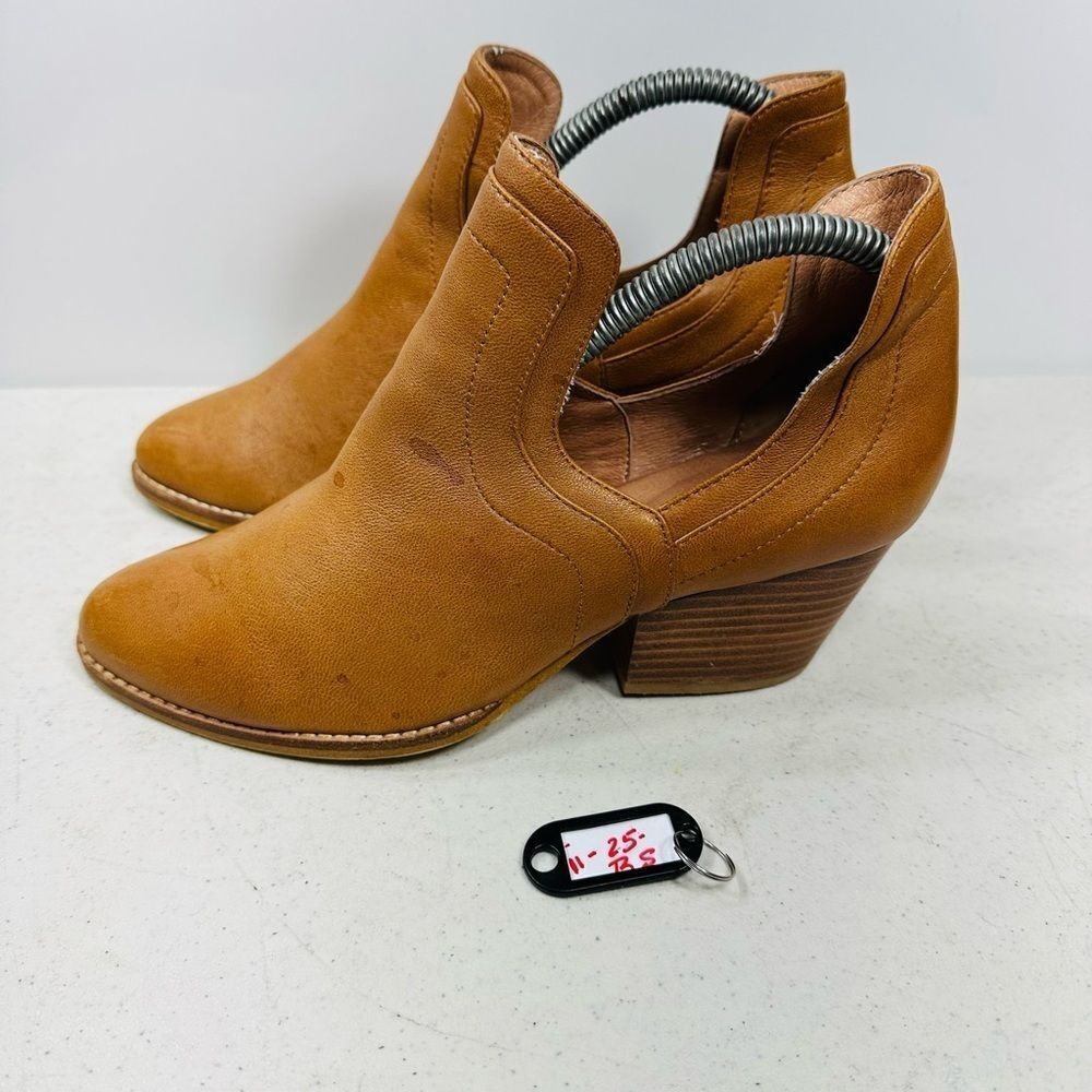 Silent D Winifred Side-Cut Booties size 37-6